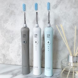 Szczoteczki soniczne z lampą UV